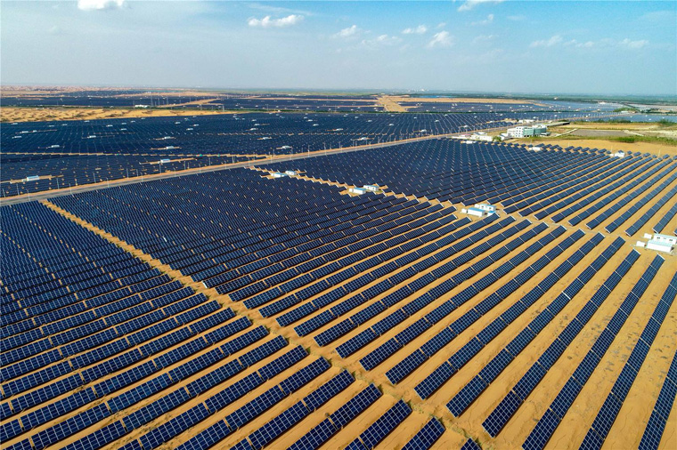 沙漠光伏產(chǎn)業(yè)園特點(diǎn),沙漠地區(qū)建光伏產(chǎn)業(yè)園的有利自然條件